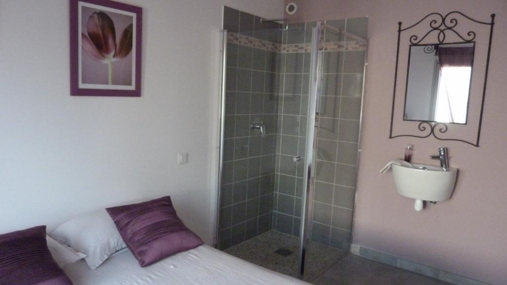 Appart'Hotel Et Chambres Essentiel Spa Arles Room photo