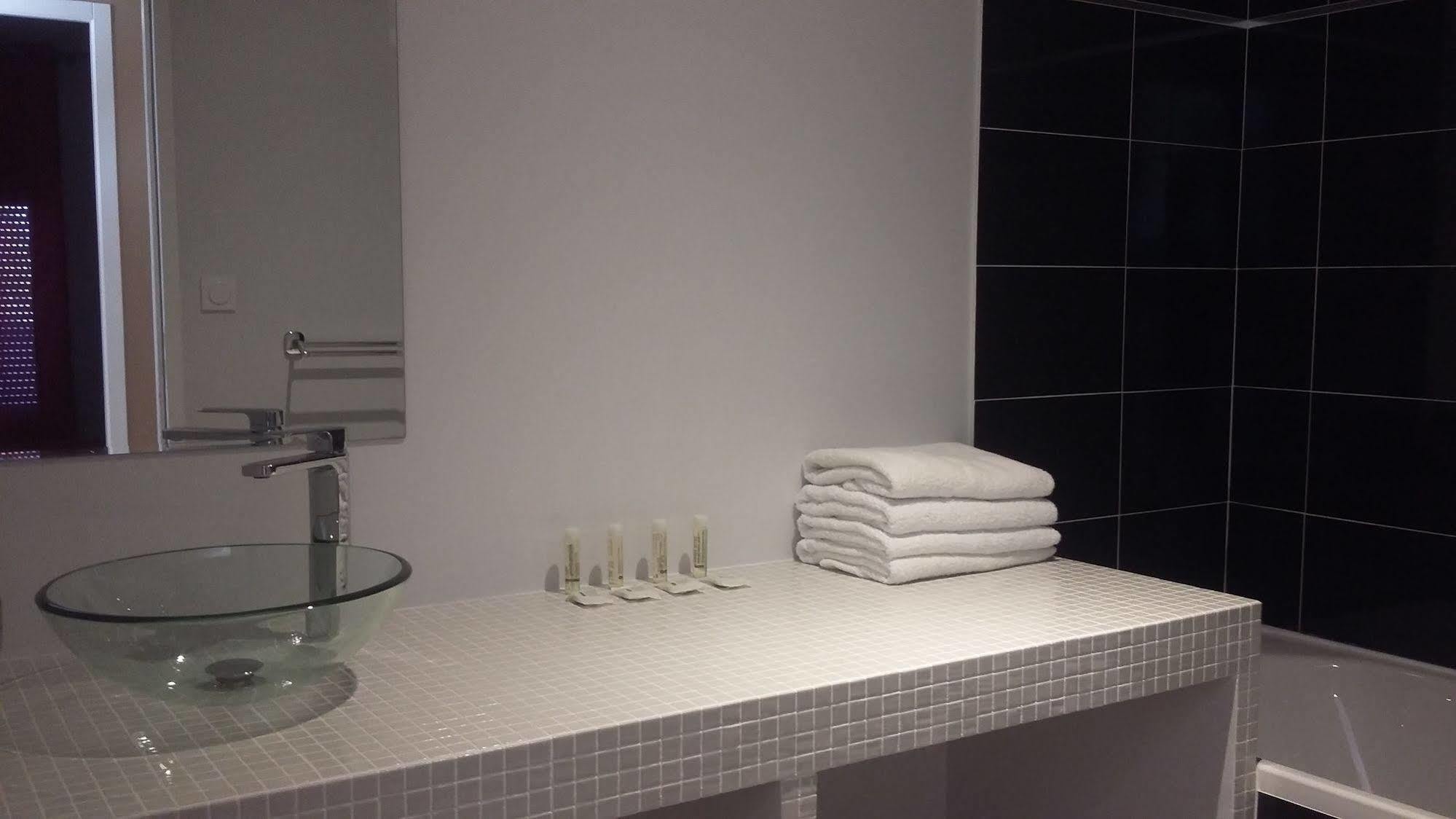 Appart'Hotel Et Chambres Essentiel Spa Arles Exterior photo